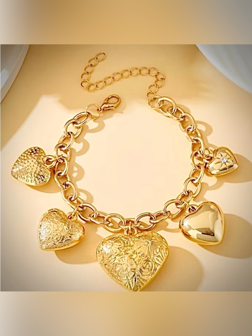 NEW Exaggerated Gold Heart Charm Bracelet